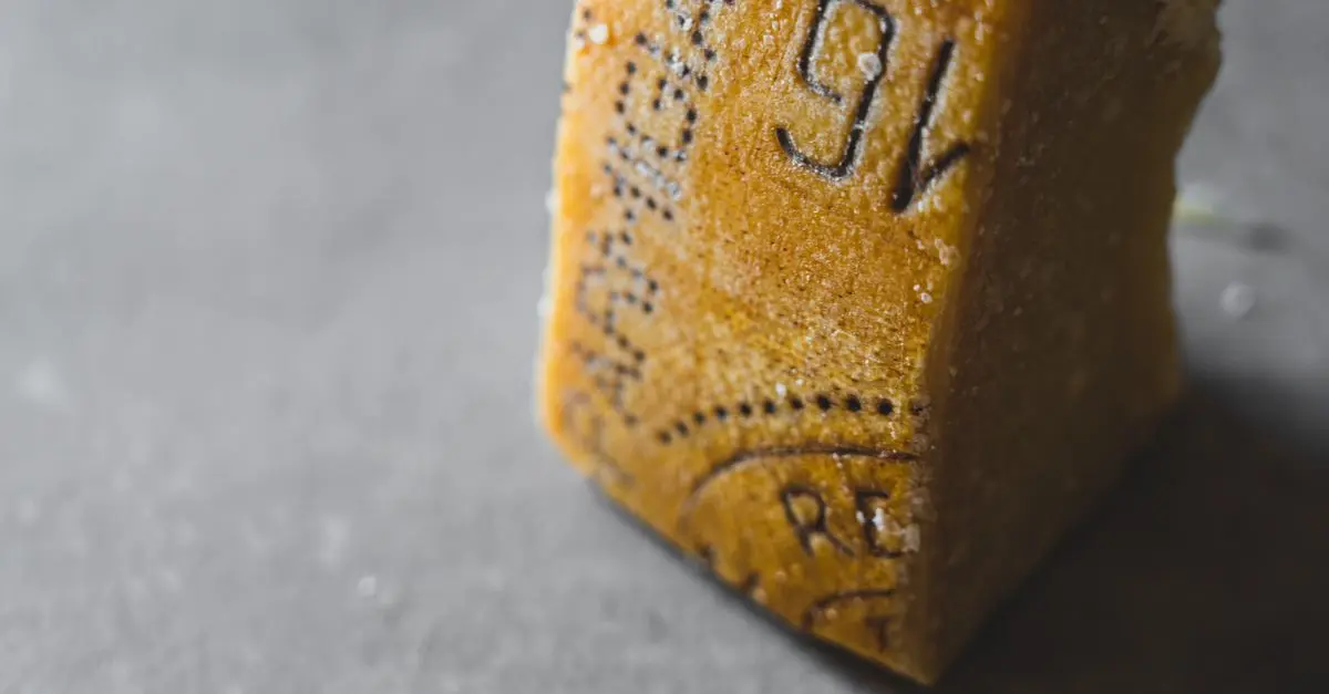 D'où vient la croûte des fromages et est-elle comestible ?