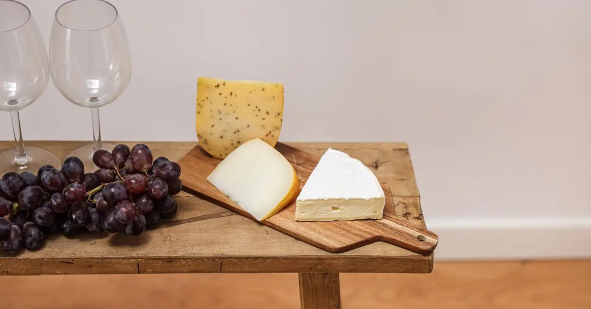 Les fromages à pâte pressée cuite : Tout savoir sur leurs variétés