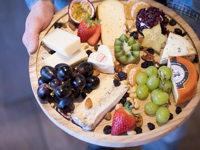 Le Roquefort : Tout savoir sur ce fromage emblématique